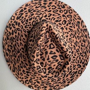 NWOT Leo Olive & Pique leopard wide brimmed hat